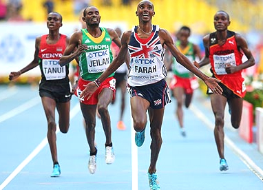 Mo Farah wins 10,000m in close finish at world championships