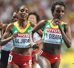  Tirunesh Dibaba of Ethiopia leads Belaynesh Oljira of Ethiopia and Gladys Cherono of Kenya in the women's 10,000 meters (Photo by Dylan Martinez / Reuters