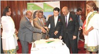 Left to right: The CEO Tewolde G. Mariam, H.E Getachew Mengistie, H.E Mr. Lee Yi Shan and H.E. Tadesse Haile cutting cake marking the opening of services to Singapore